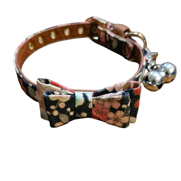 Small Floral & Faux Leather Leash & Collar w/ Bells - Picture 3 of 5